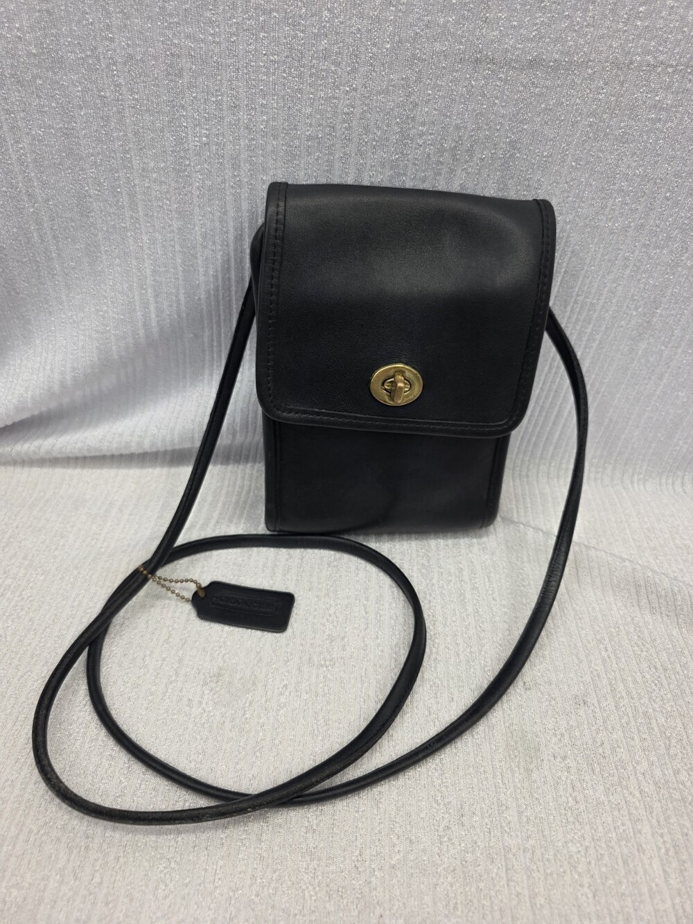 Vintage 1995 Coach style 9893 Scooter Bag Black Leather Crossbody great purse!